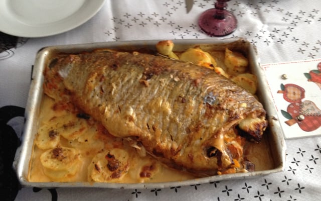 Peixe assado ao vinagrete com leite de coco e requeijão