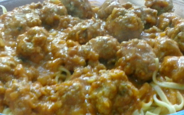 Espaguete com almôndegas