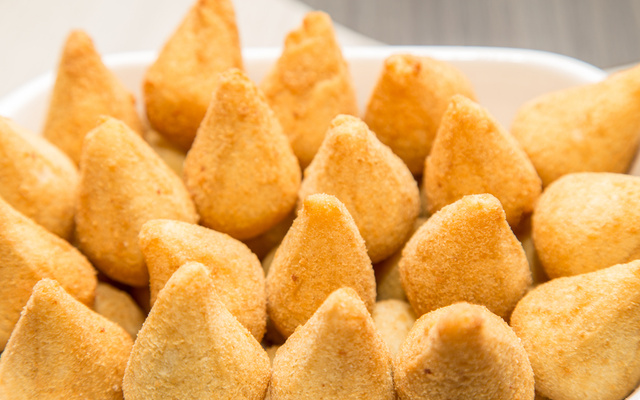 Coxinha com fubá
