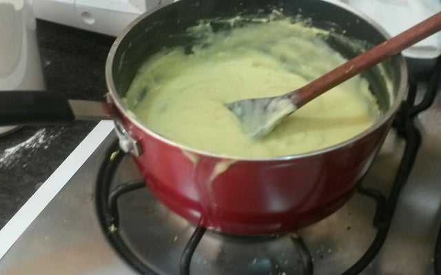 Creme de confeiteiro (recheio para sonhos)