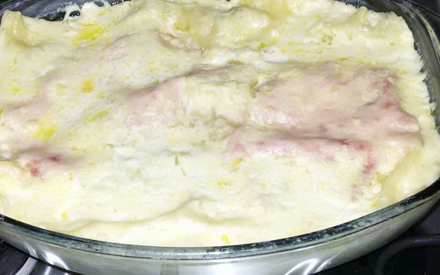 Lasanha de queijo e presunto ao molho branco