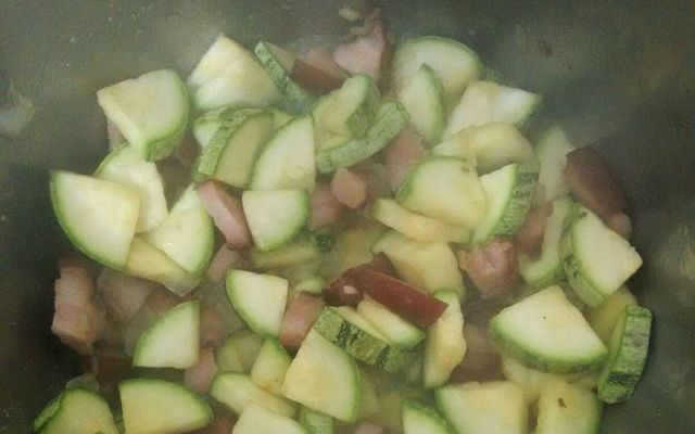 Abobrinha refogada com bacon