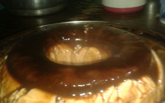 Sorvete de creme com cobertura de chocolate