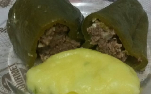 Pimentão recheado com carne moída