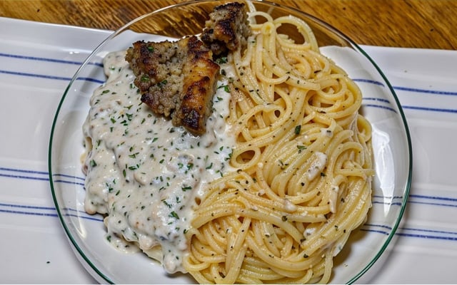 Macarrão ao molho branco