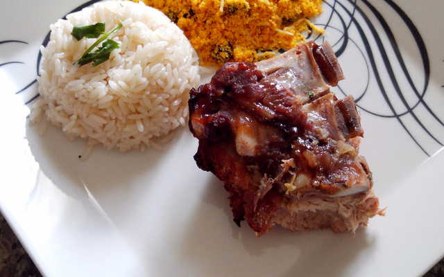 Costelinha de Porco no Mel e Sal Grosso