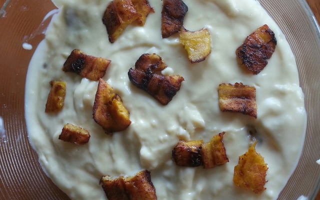 Sobremesa deliciosa de banana frita