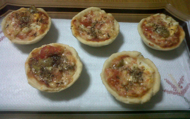 Pizza portuguesa na forminha de empada