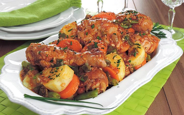 Coxa e sobrecoxa na panela de pressão