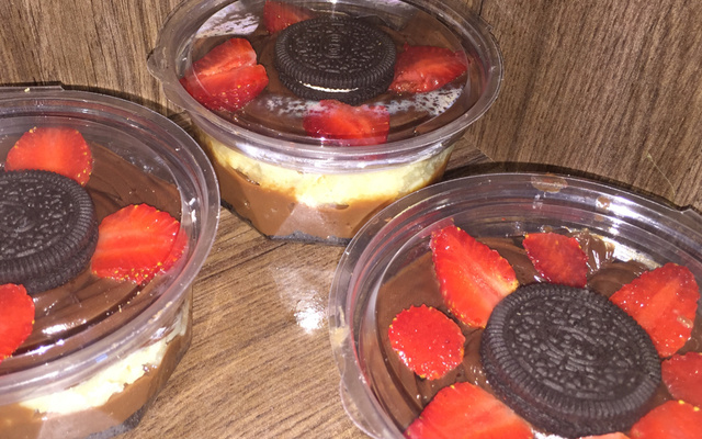 Torta de morango com brigadeiro e oreo