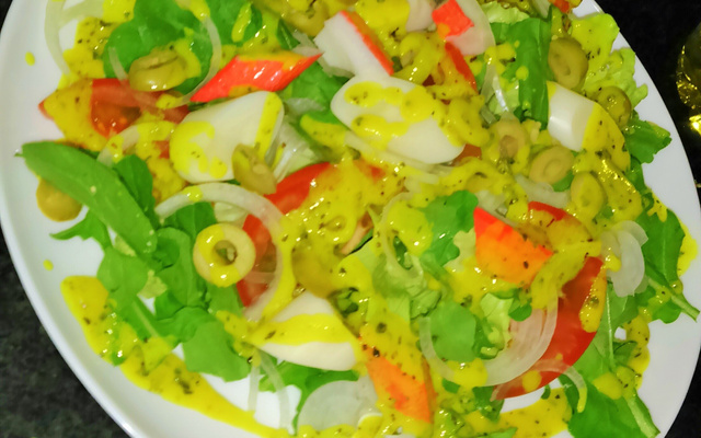 Salada especial ao molho de mostarda