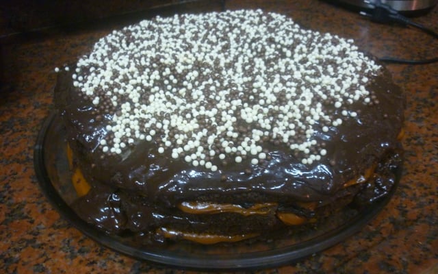 Bolo de Chocolate com brigadeiro e doce de leite