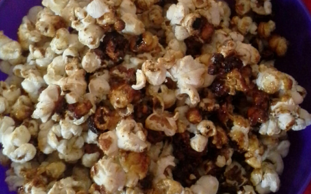 Pipoca de açúcar caramelo