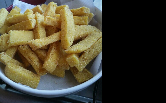Polenta frita crocante