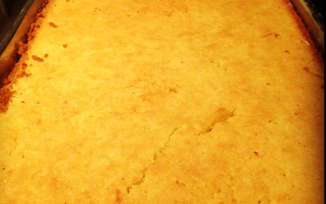 Bolo de mandioca com coco