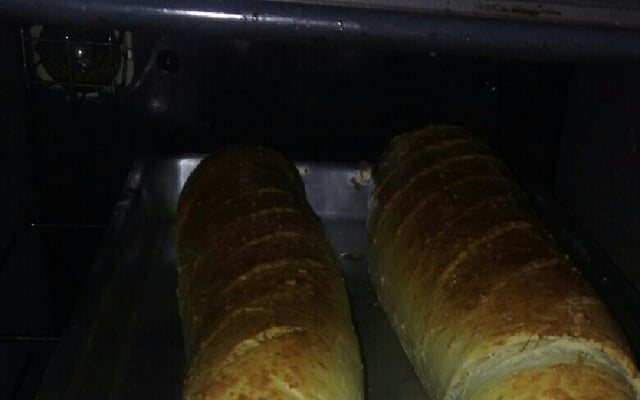 Pão caseiro recheado com calabresa