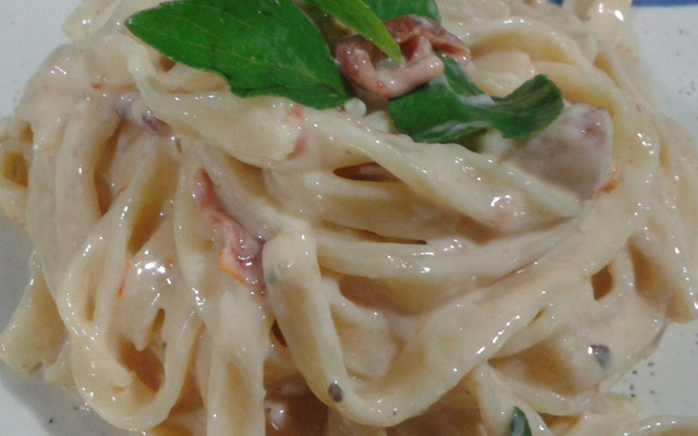 Macarrão à carbonara italiano