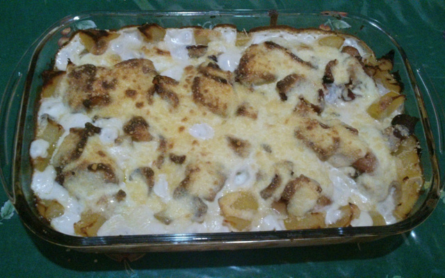 Coxa de frango ao requeijão e bacon