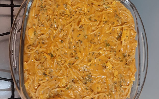 Macarrão ao molho de estrogonofe da Michelle