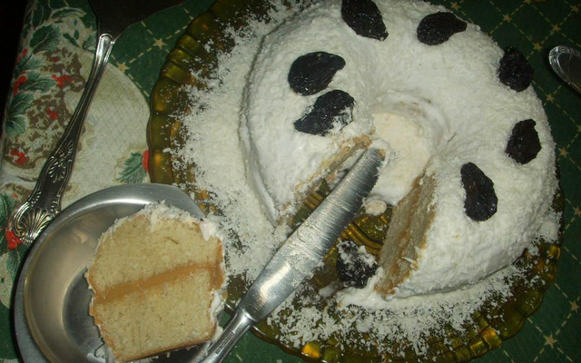 Bolo de coco e doce de leite