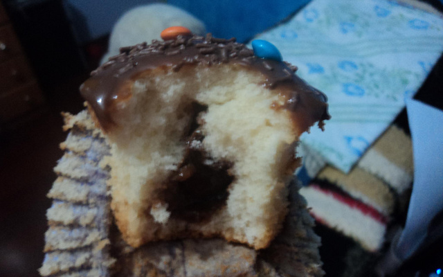 Cupcake tradicional com recheio de brigadeiro
