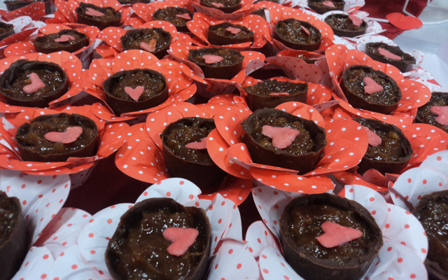 Doce de banana com casquinha de chocolate