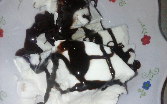 Calda de chocolate para sorvete super fácil e gostosa