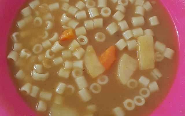 Sopa de feijão com macarrão