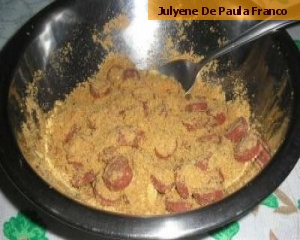 Farofa de linguiça com cream cracker