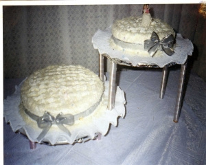 Bolo brigadeiro branco com morangos