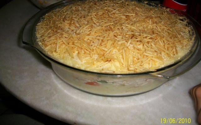 Purê de batatas recheado com frango