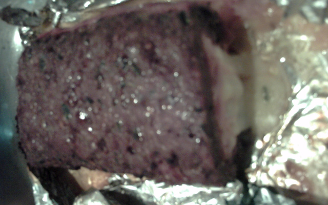 Bolo de carne moída recheado com presunto e mussarela