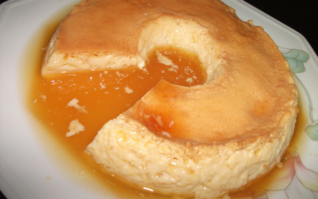 Pudim de leite condensado furadinho