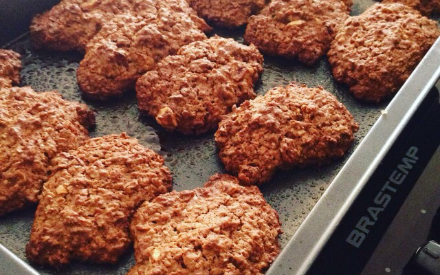 Cookies de aveia, nozes e damasco turco