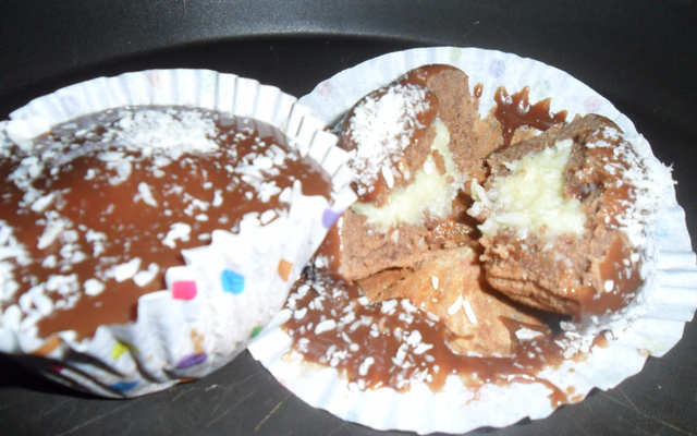 Cupcake de chocolate com recheio de beijinho