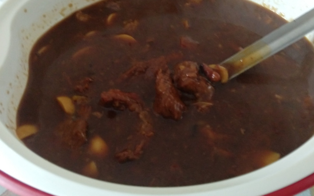 Carne na cerveja preta