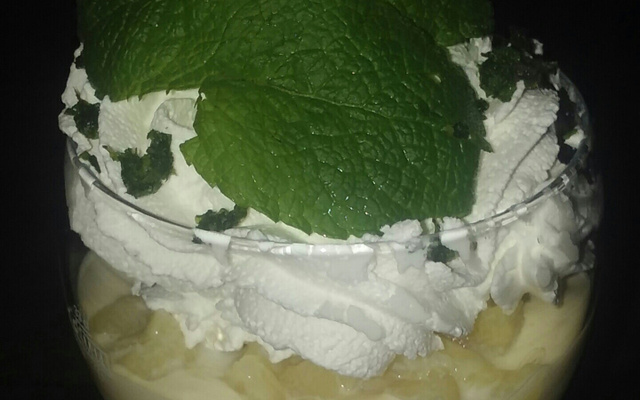 Sobremesa de abacaxí tropical