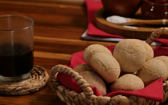 Pão de Queijo com Goiabada
