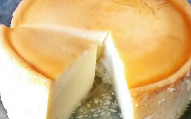 Pudim de leite condensado na panela de pressão