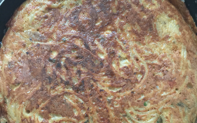 Omelete de sardinha com macarrão da polly