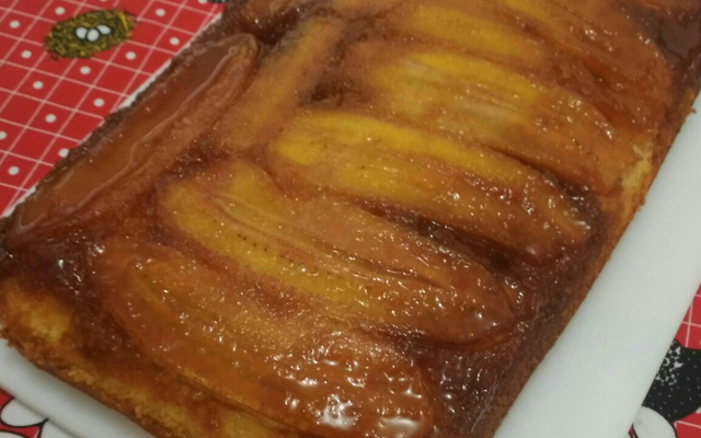 Bolo de banana caramelizada sensacional