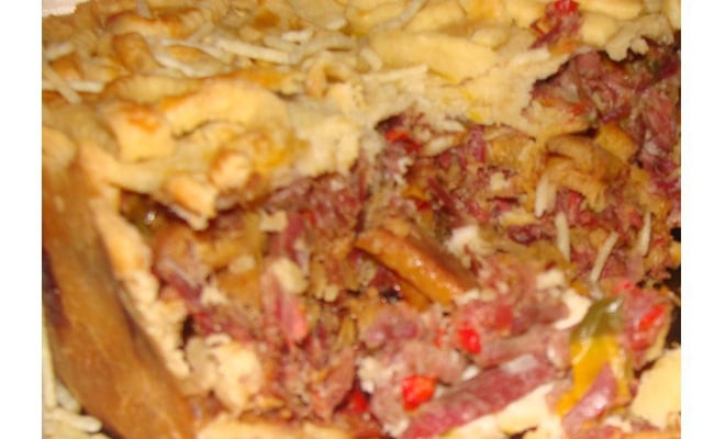 Torta de carne seca com banana da terra