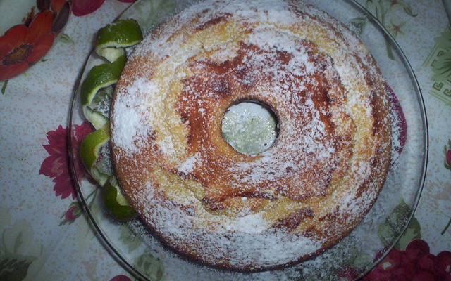 Bolo de limão com fubá
