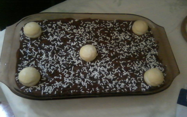 Pavê de creme de avelã e bombom