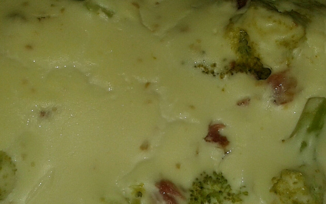 Batata gratinada com brócolis e bacon