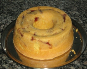 Bolo de fuba com doce de goiabada