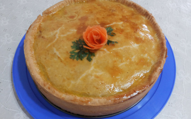 Empadão de frango cremoso