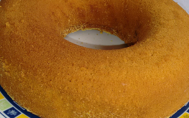 Bolo de fubá com leite de coco