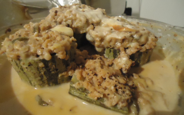 Abobrinha recheada com proteína de soja