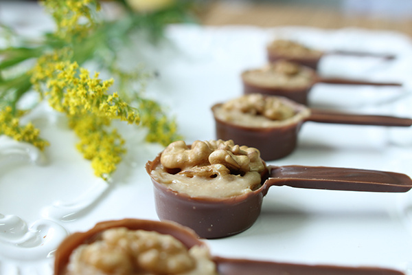 Panelinha de chocolate com nozes